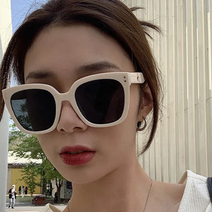 Women's Cat Eye Plastic Frame Oversized Vintage Luxury Sunglasses
