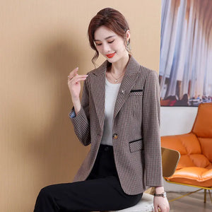 Women's Polyester Notched Full Sleeves Single Button Blazer