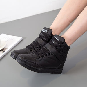 Women's Leather Round Toe Lace-up Closure Breathable Sneakers