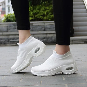 Women's Mesh Round Toe Slip-On Breathable Casual Wear Sneakers
