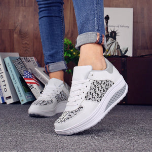 Women's Mesh Round Toe Lace-up Closure Sports Wear Sneakers